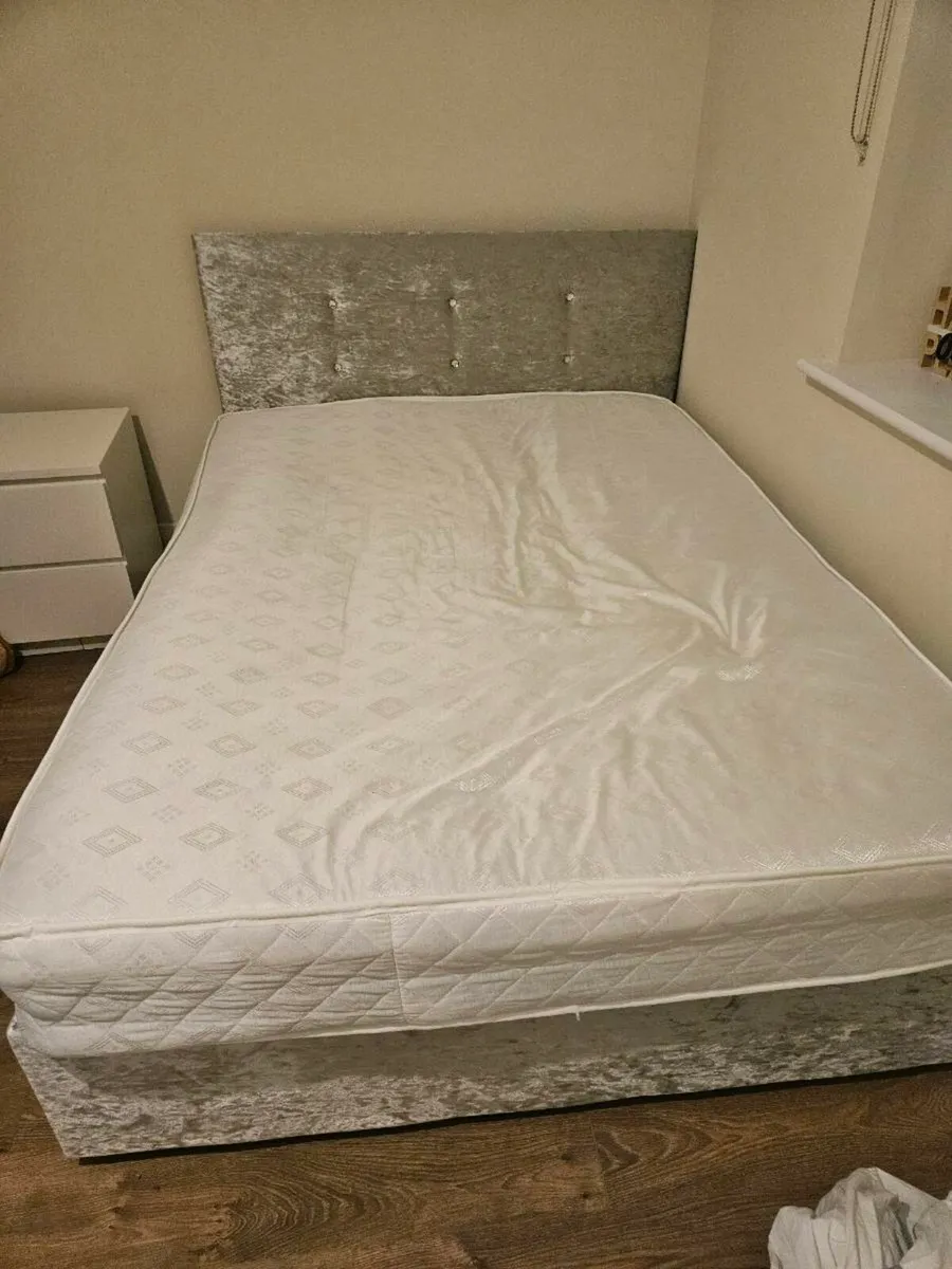 Double bed - Image 2