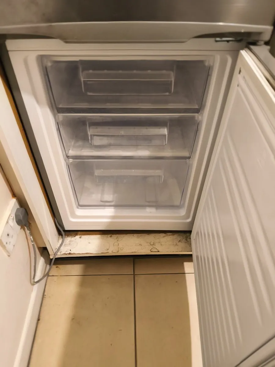 Fridge freezer/freezer/washing machine/tumbledryer - Image 3