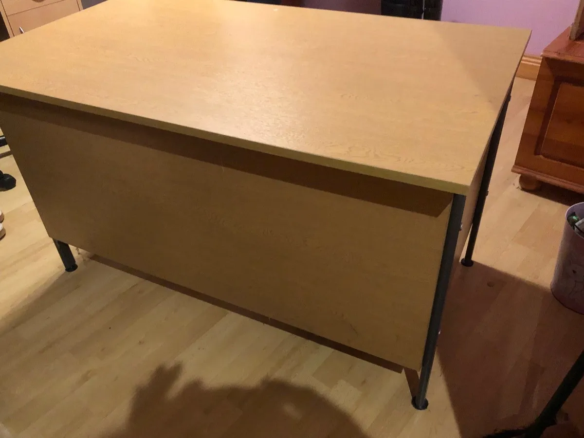 Study/computer desk in perfect condition - Image 4