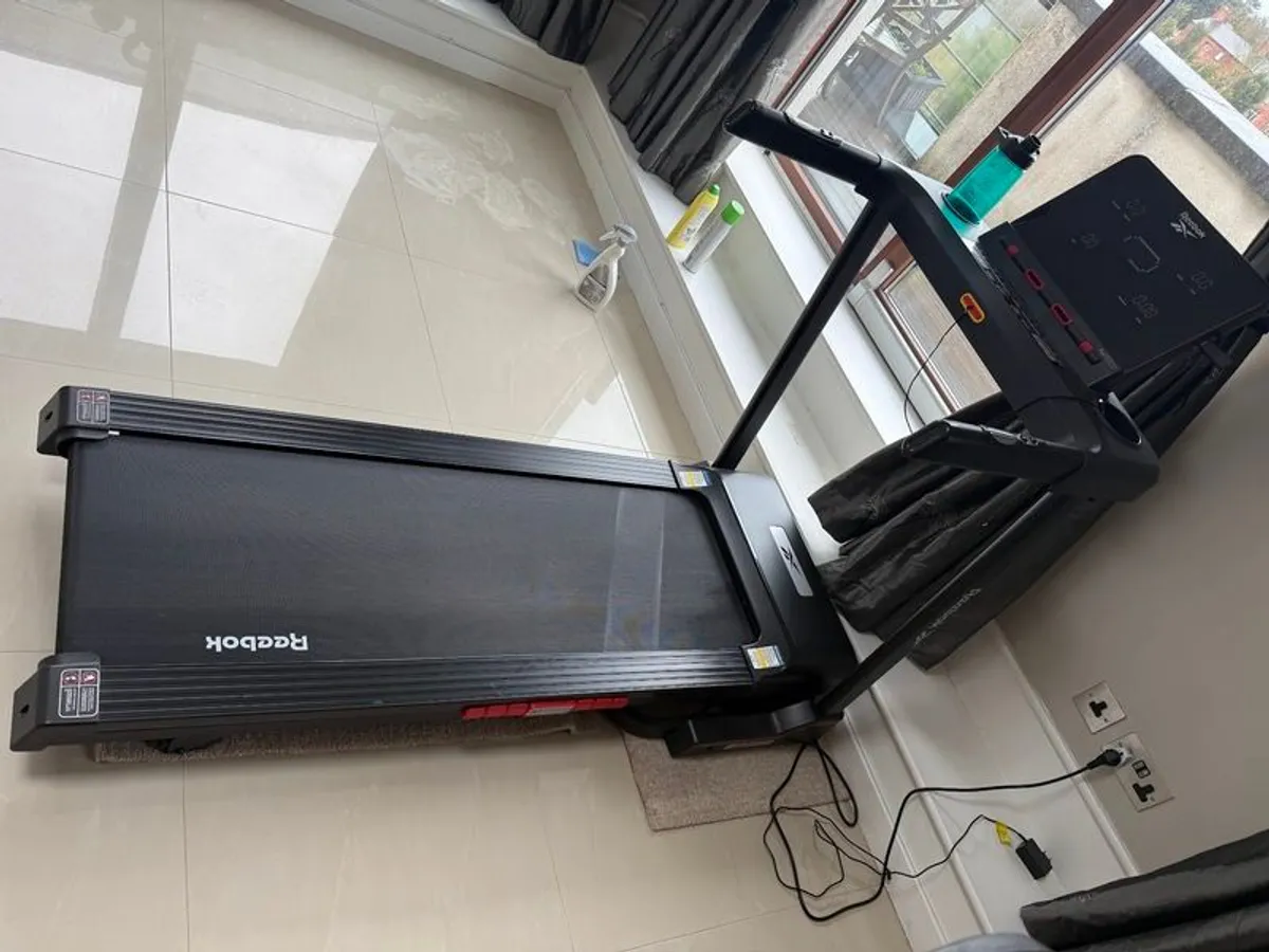 Reebok Jet 100 Z Treadmill - Image 4