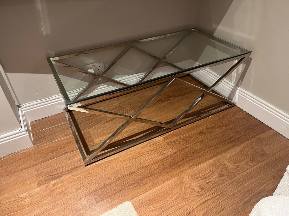 Glass table - Image 1