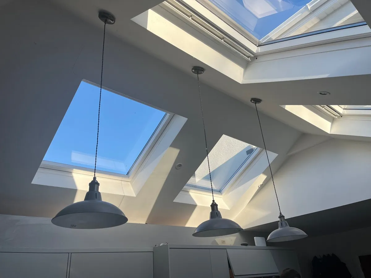 3 kitchen pendant lights - Image 1