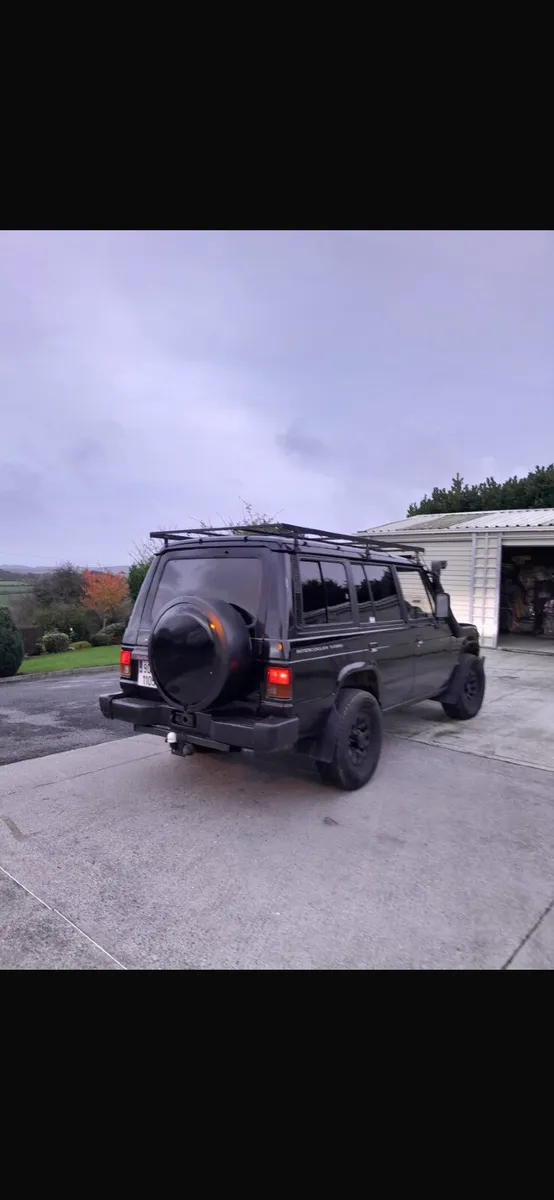 Mitsubishi Pajero 1990 - Image 2
