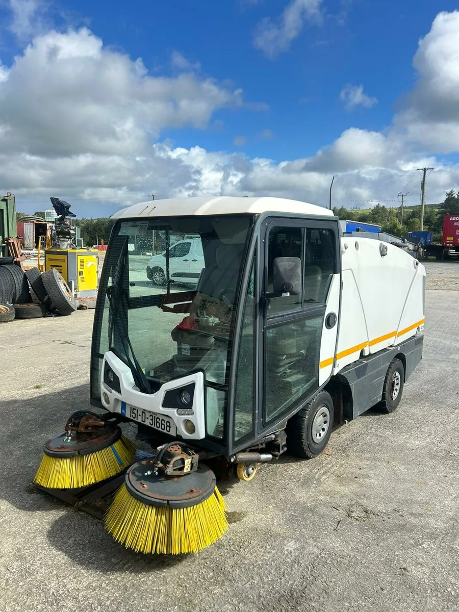 2015 road sweeper for sale - Image 1