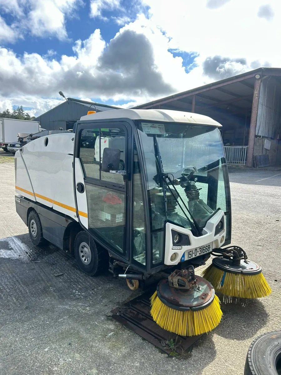 2015 road sweeper for sale - Image 2