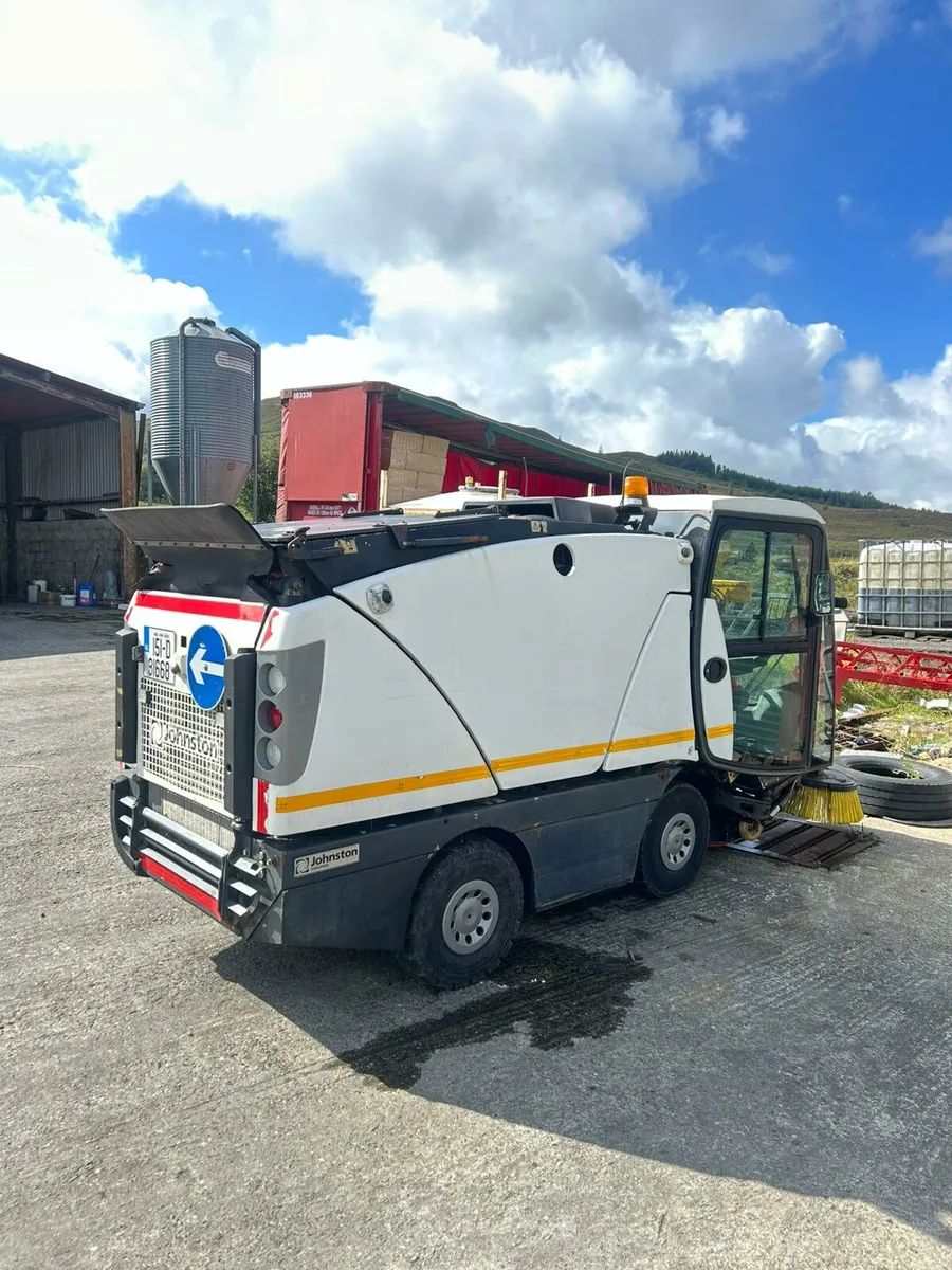 2015 road sweeper for sale - Image 4