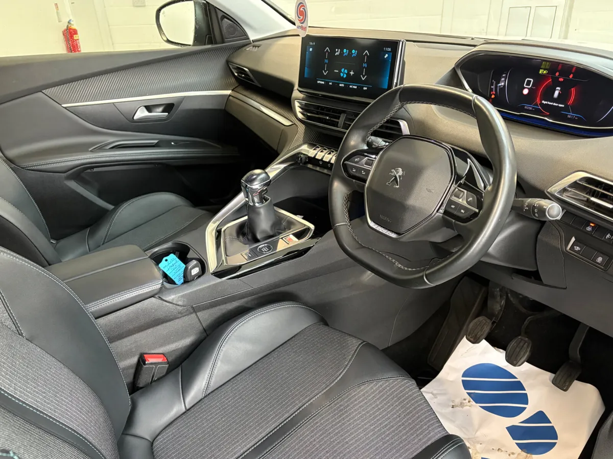 2022 Peugeot 3008 Allure 1.5D - Image 3