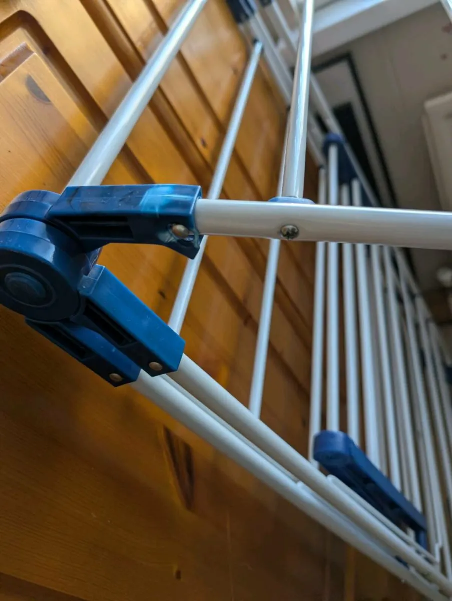 Free clothes horse - Image 2