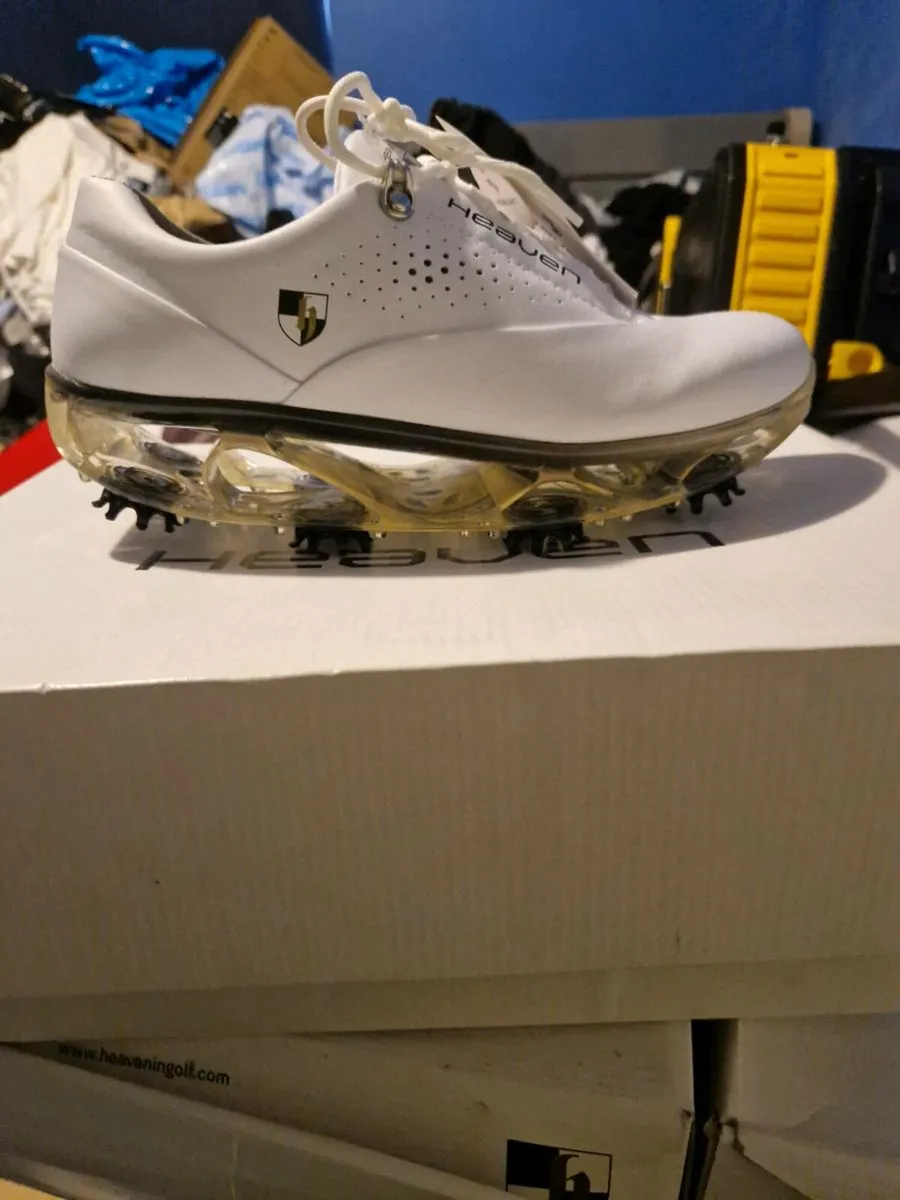 Golf shoes - Image 1