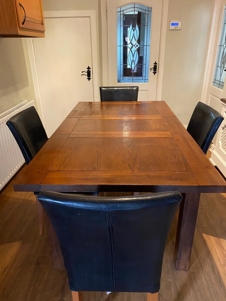 Furniture table and chairs - Image 1