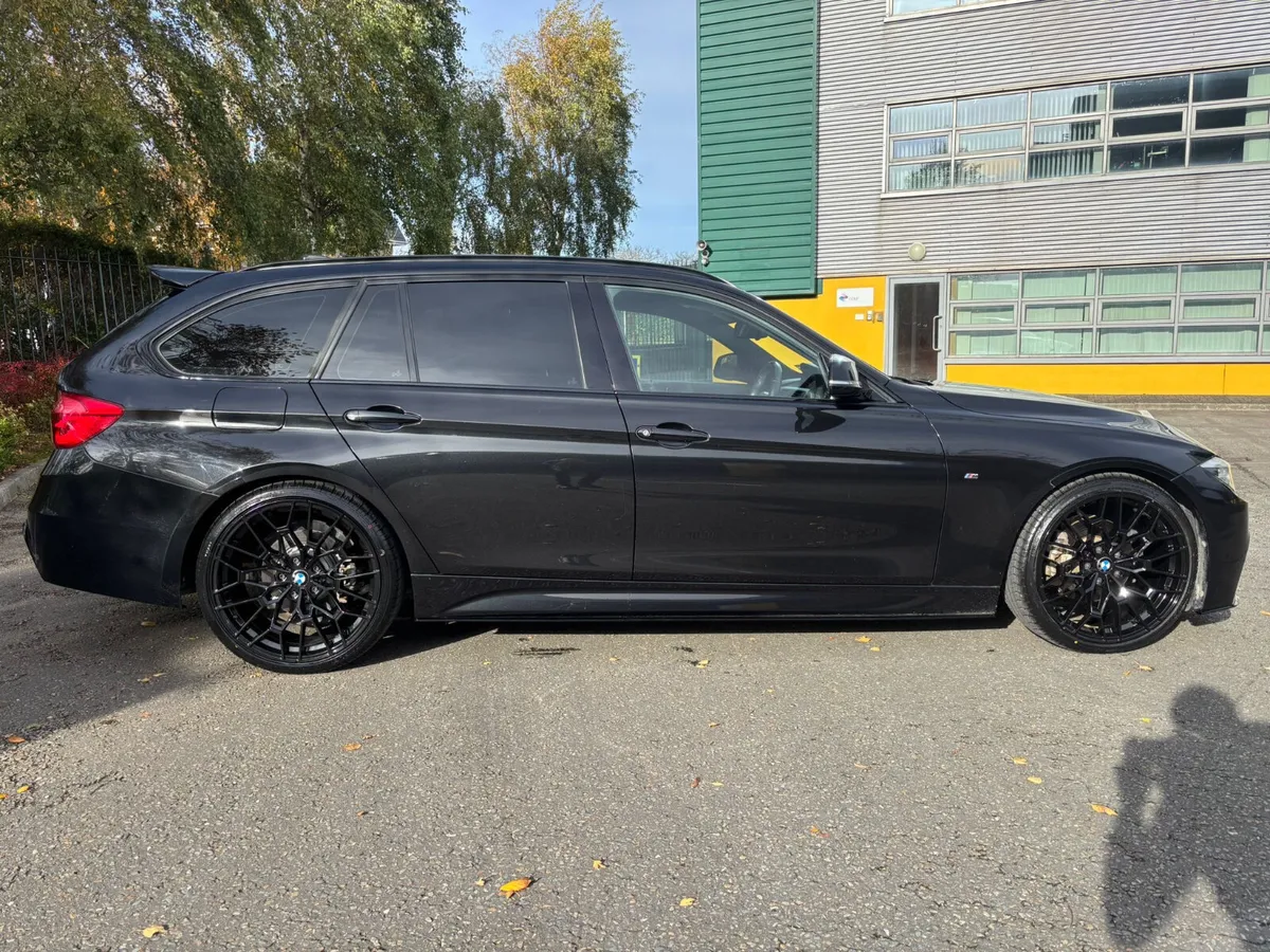 BMW 320D Touring MSPORT XDRIVE Auto - Image 4