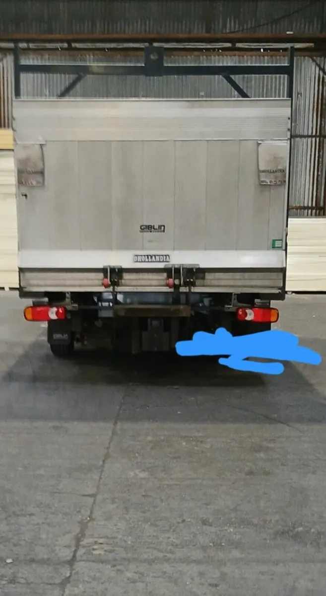 Van Tail Lift - Image 1