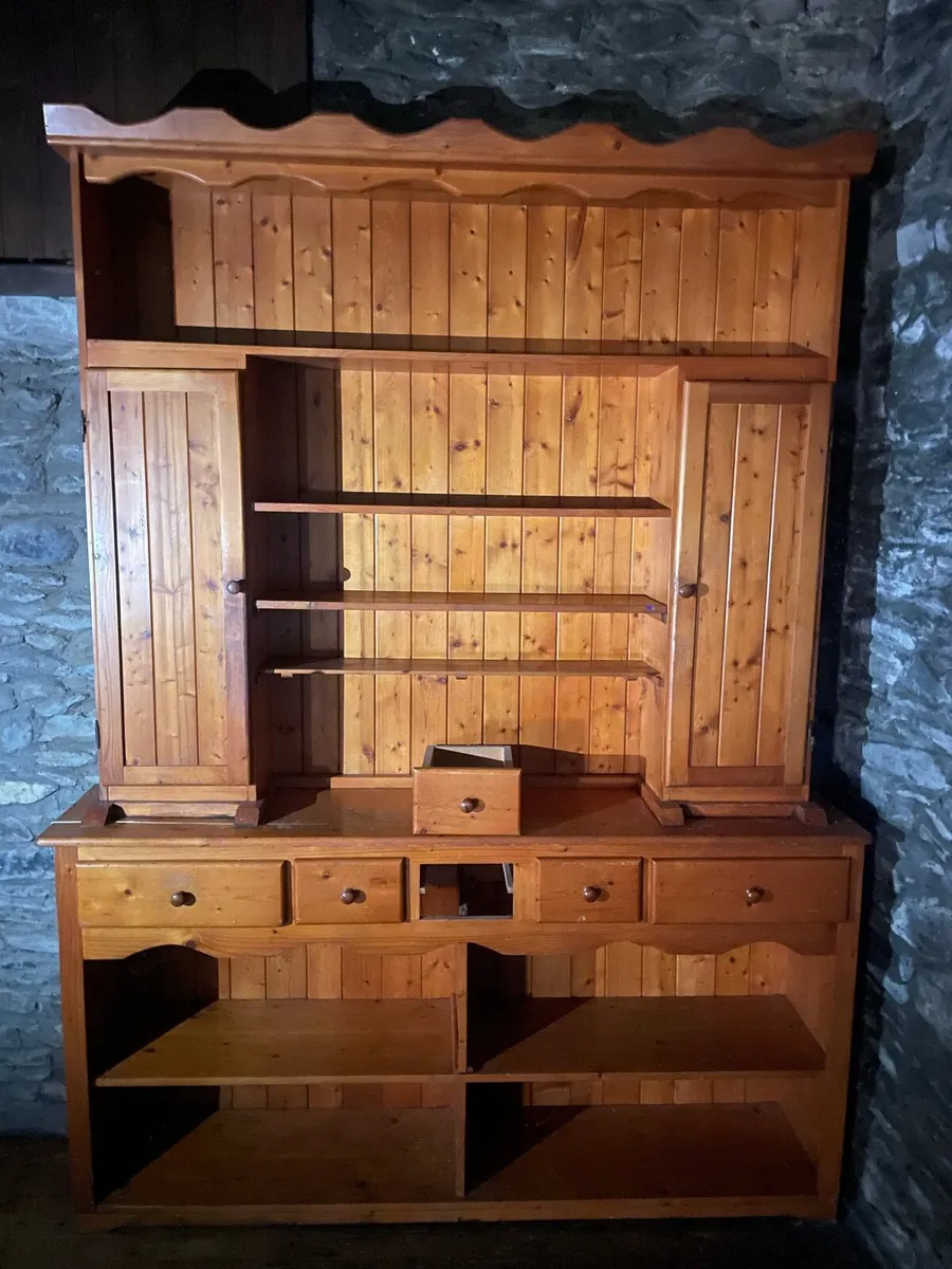 Wooden dresser - Image 1