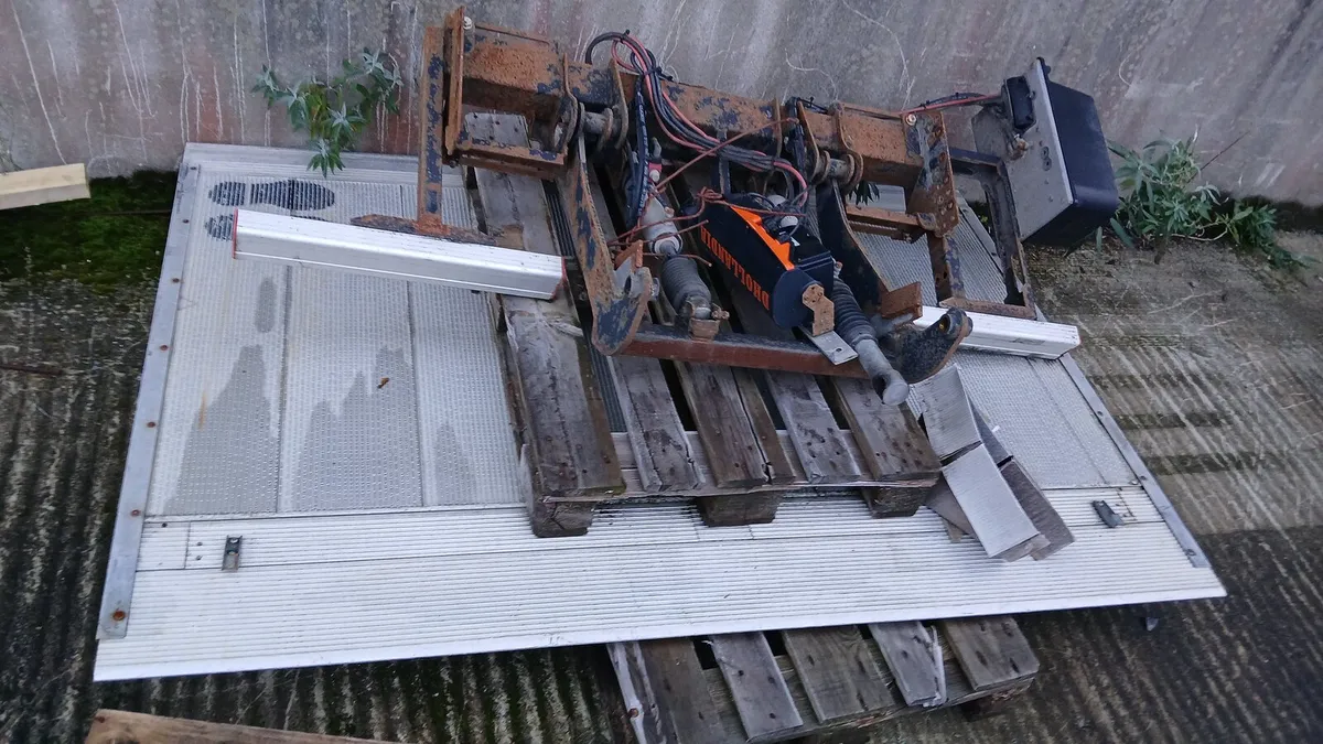 Van Tail Lift - Image 2