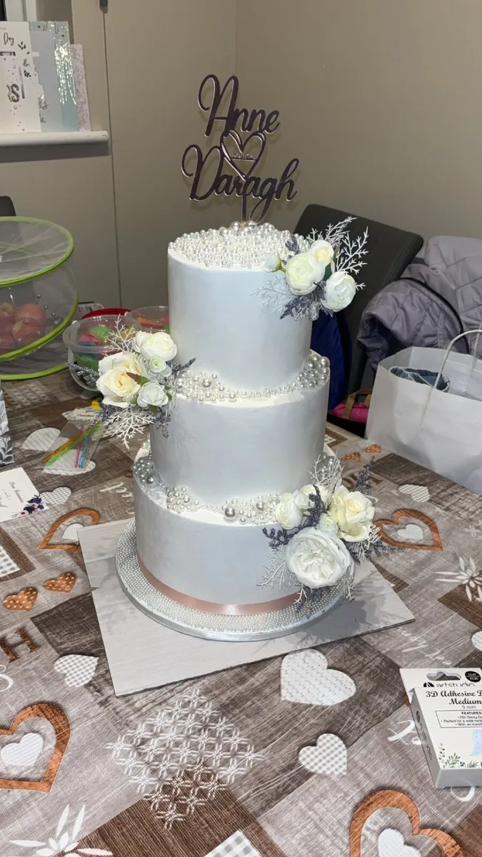Artificial Wedding Cake - Image 1