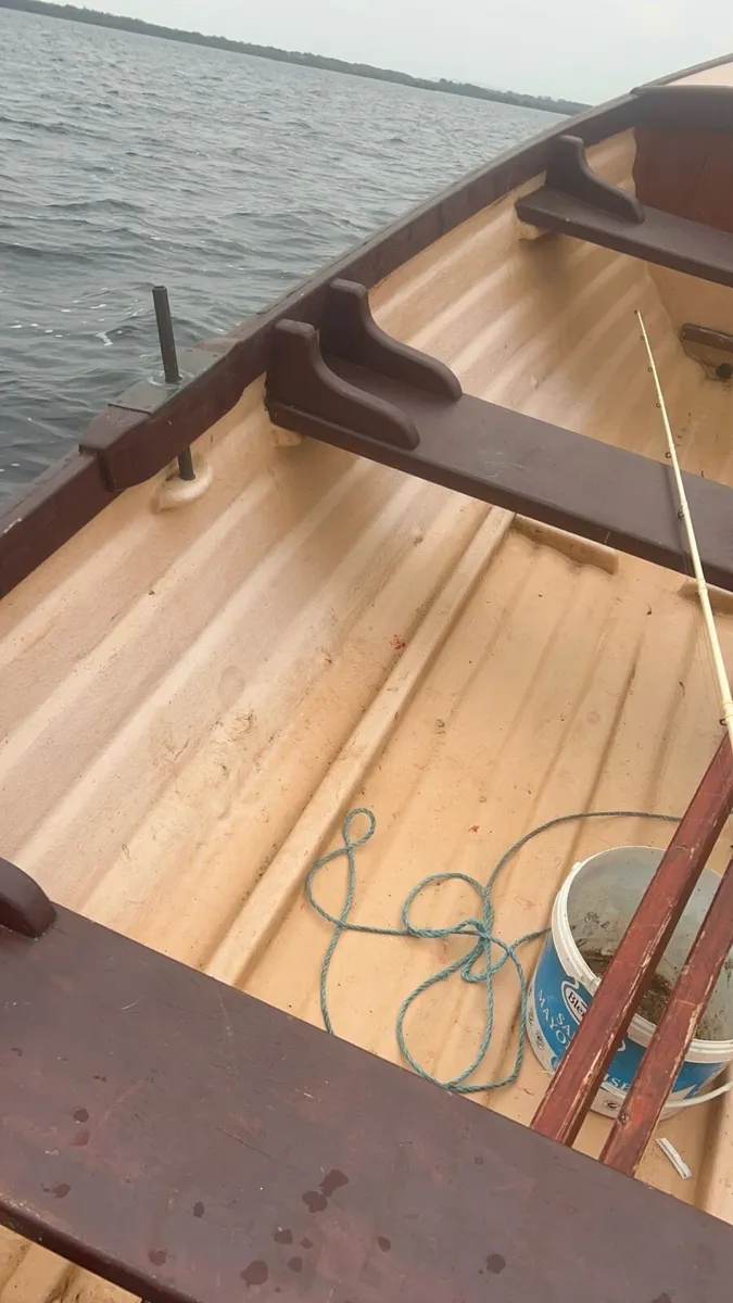 19’ Sheelin boat - Image 2