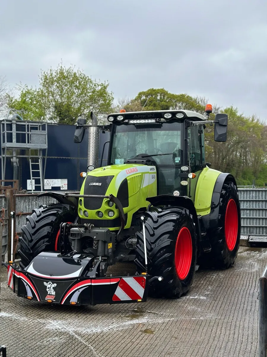 Claas Arion 640 loader brackets - Image 1