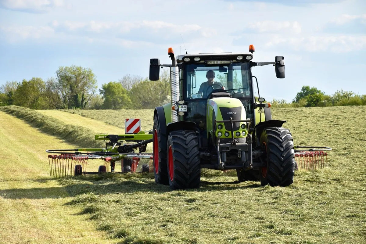 Claas Arion 640 loader brackets - Image 4