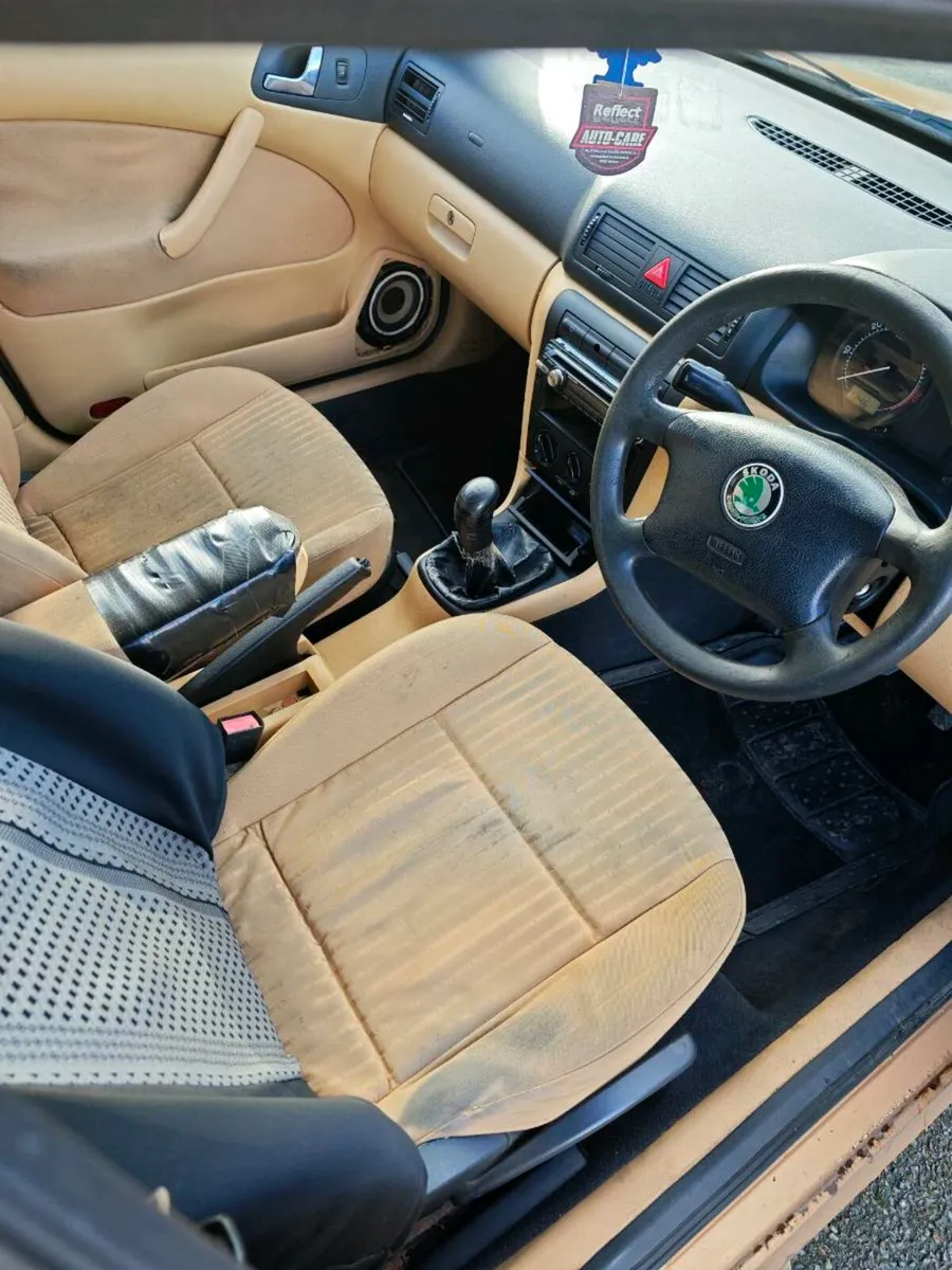 Skoda TDI with towbar - Image 4