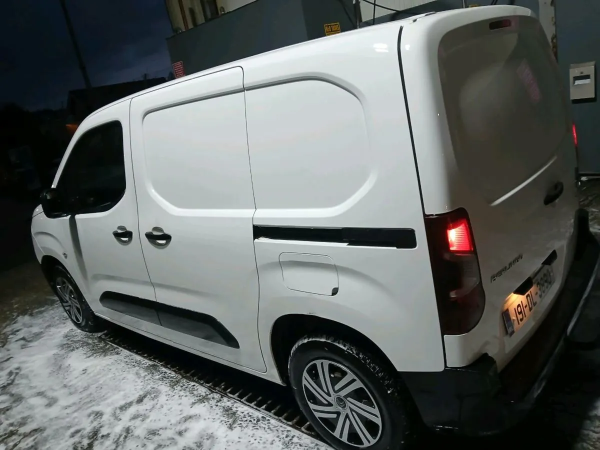 2 Citroen Berlingo 1.6 vans - Image 3