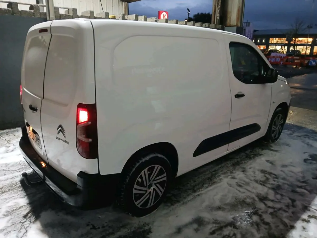2 Citroen Berlingo 1.6 vans - Image 4