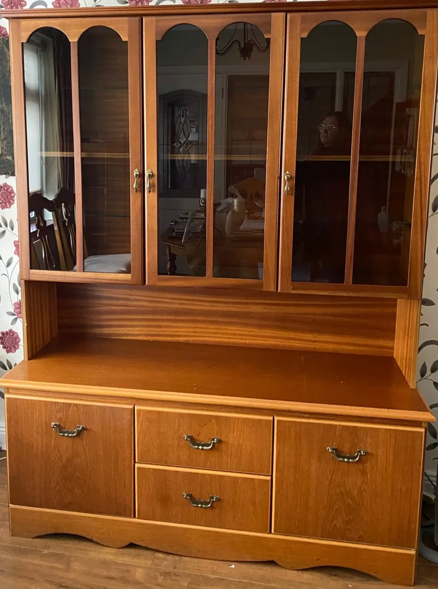 Furniture cabinet