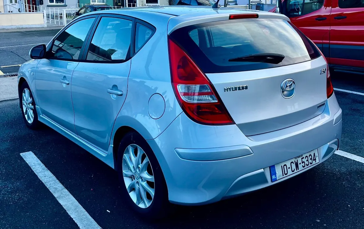 Hyundai i30 2010 - Image 2