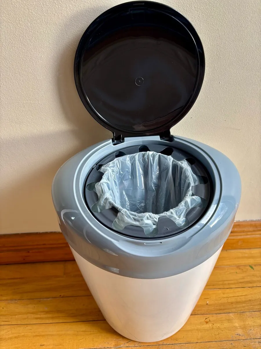 Tommee Tippee twist and click napoy bin - Image 2