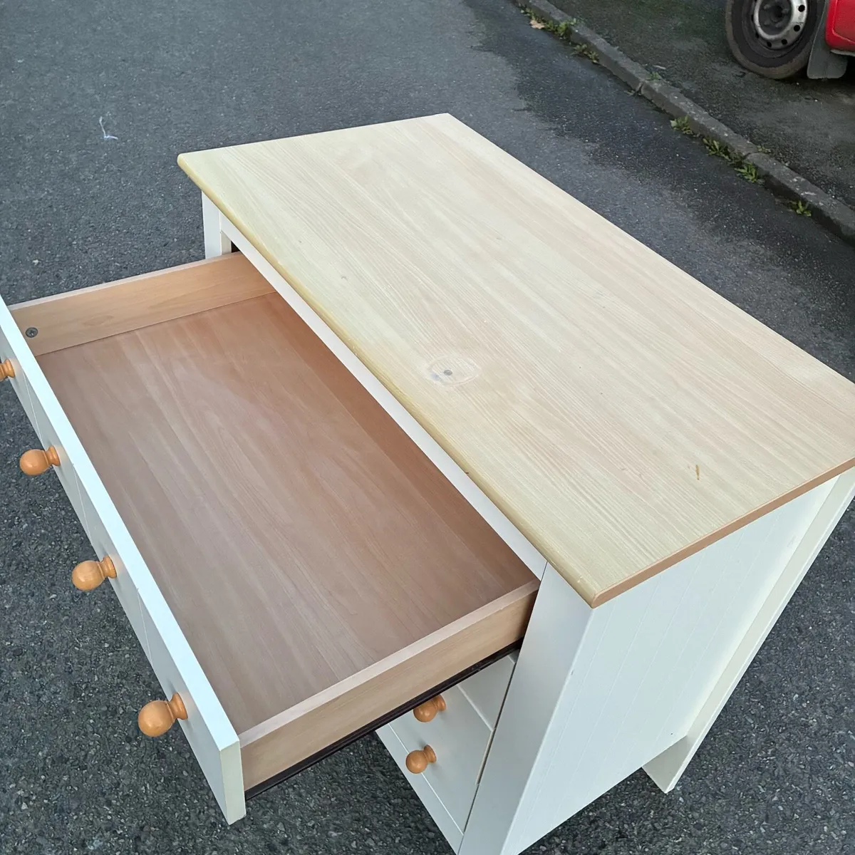 Solid chest of Drawers - Image 4