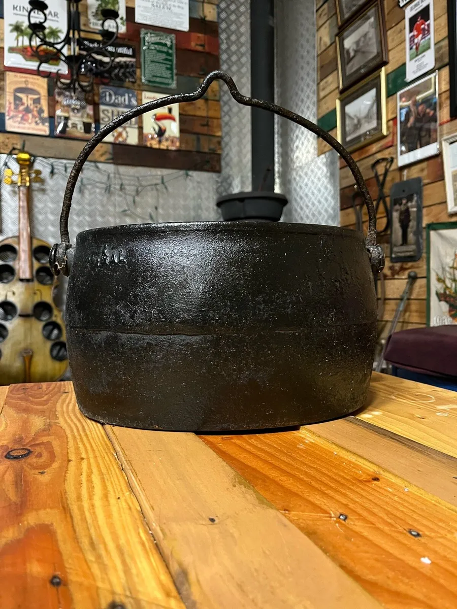 Antique pots - Image 1