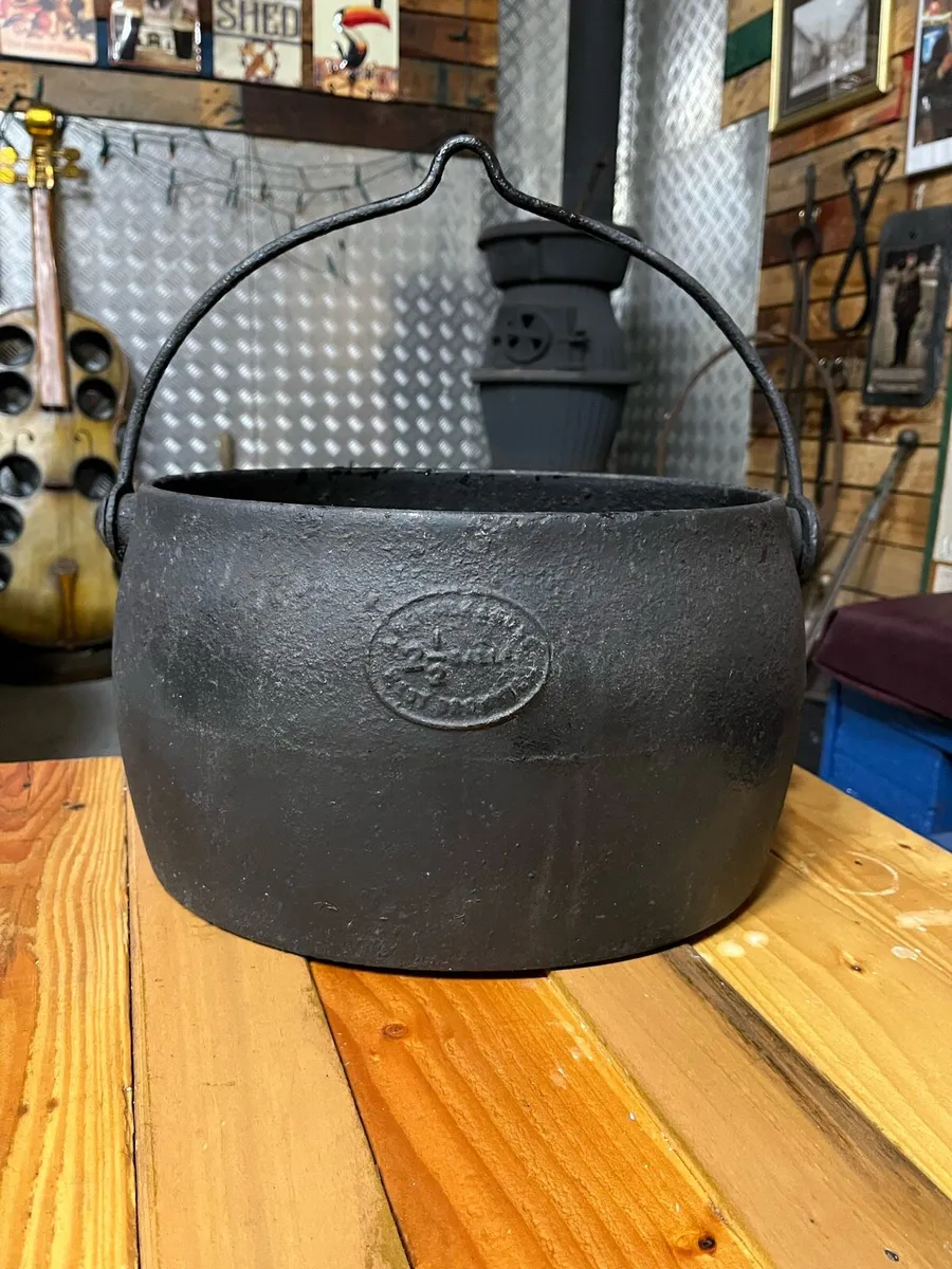 Antique pots - Image 2