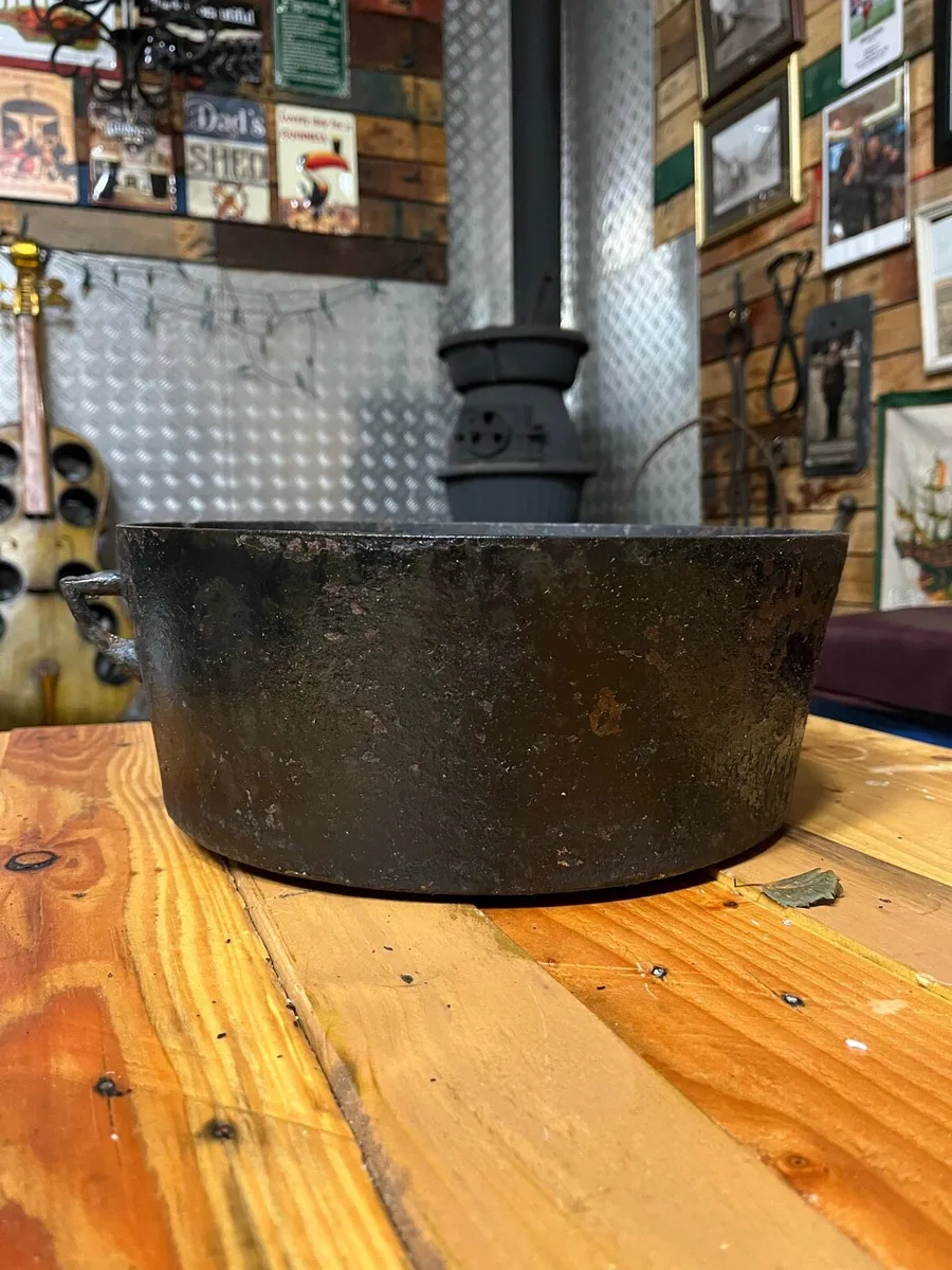 Antique pots - Image 3