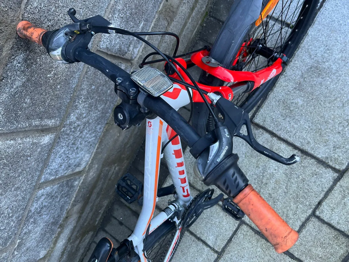 Scott Scale 24 disc kids mountain bike - Image 2