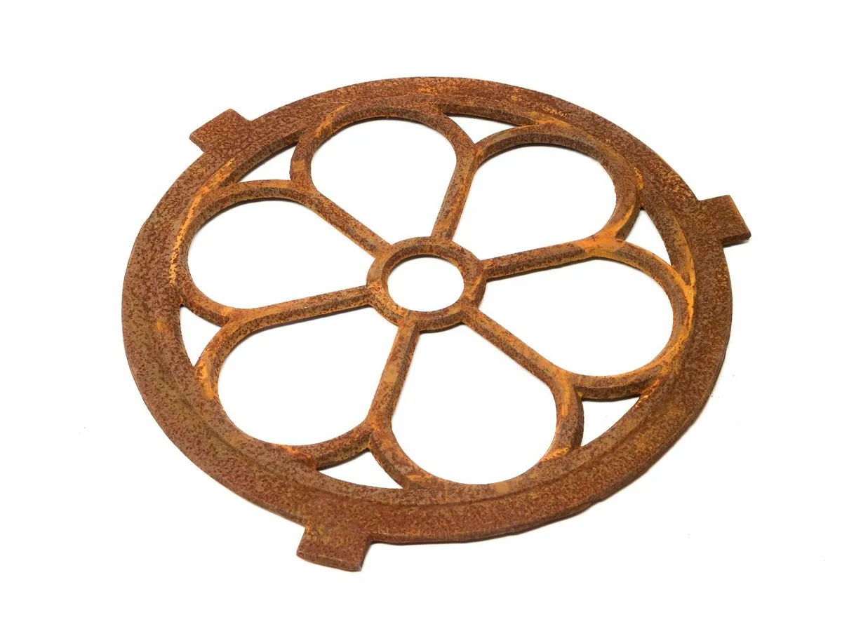 Round Iron Window, Former Gable Window 41cm - Image 2