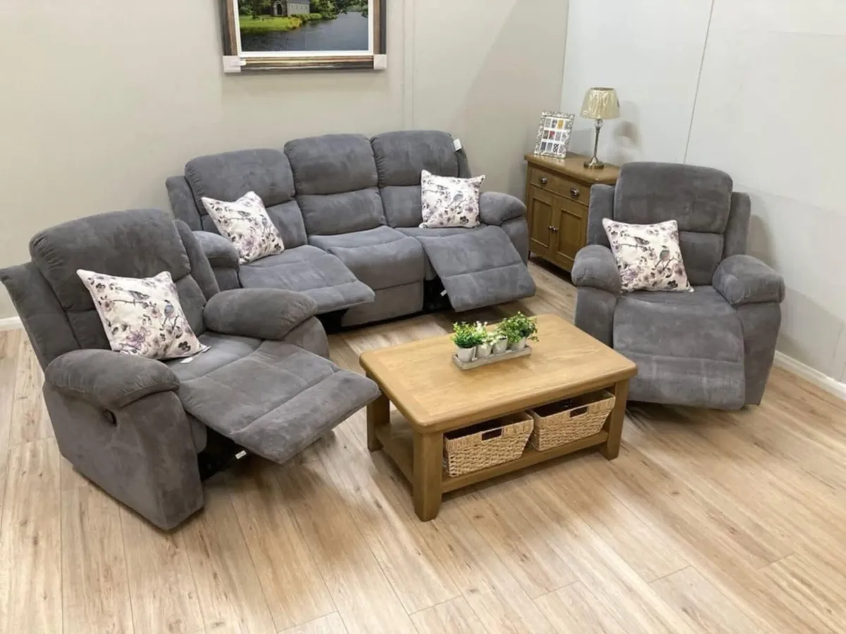 Brand new Judy 311 recliners reduced