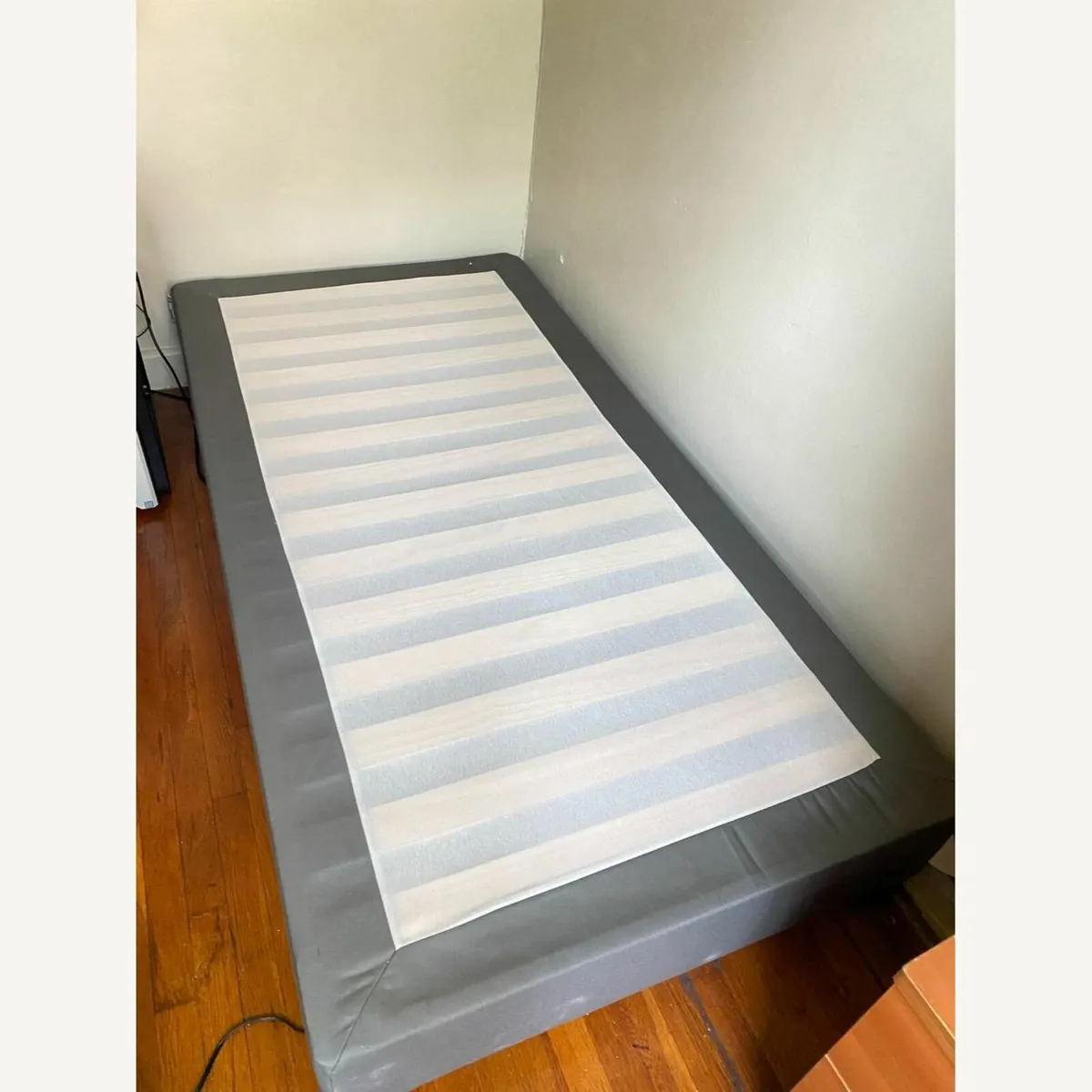Two single Espevar Ikea beds with mattresses - Image 1