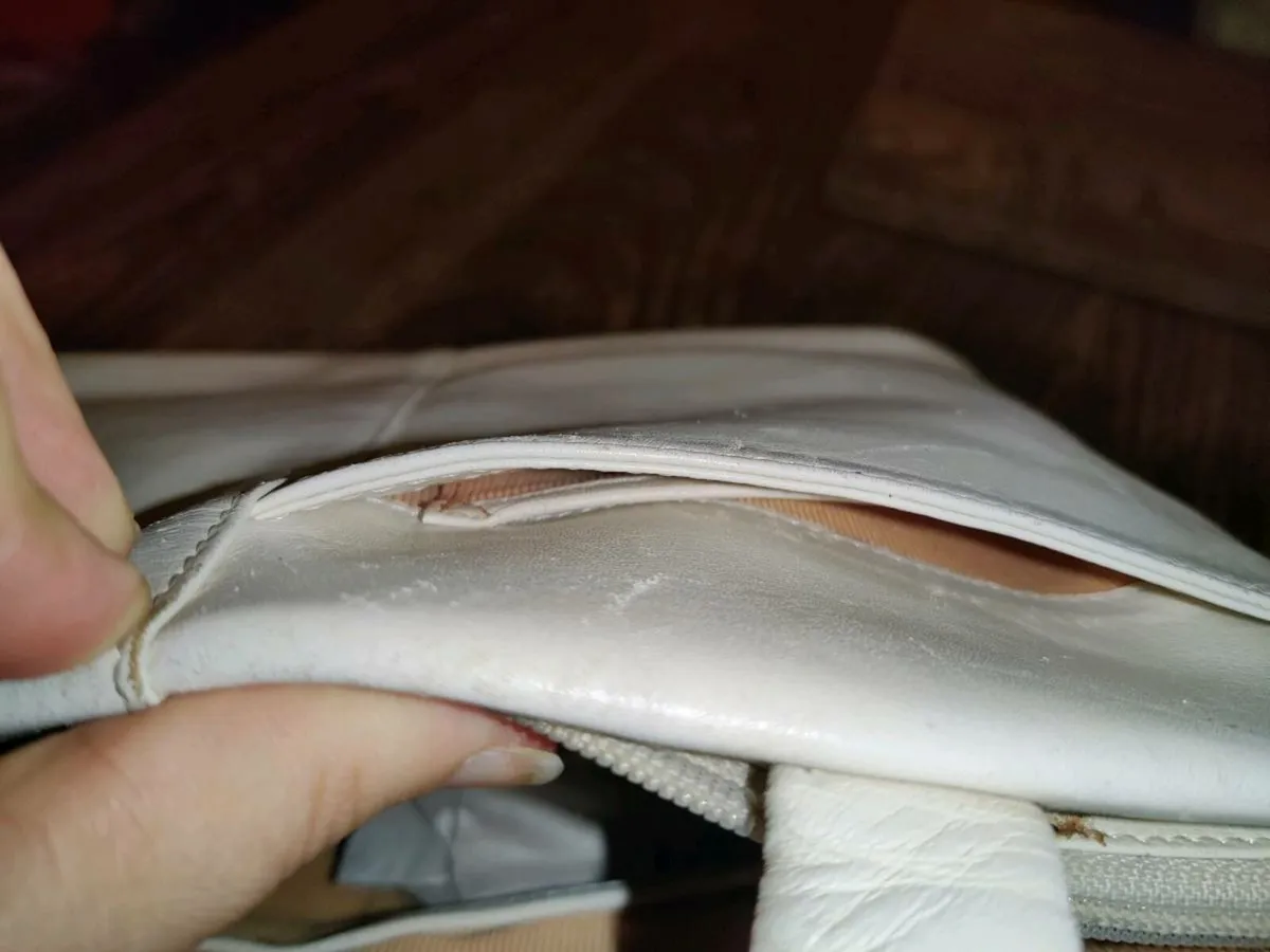 RARE CREAMY RADLEY LARGE, Designer HUGE Handbag ! - Image 2