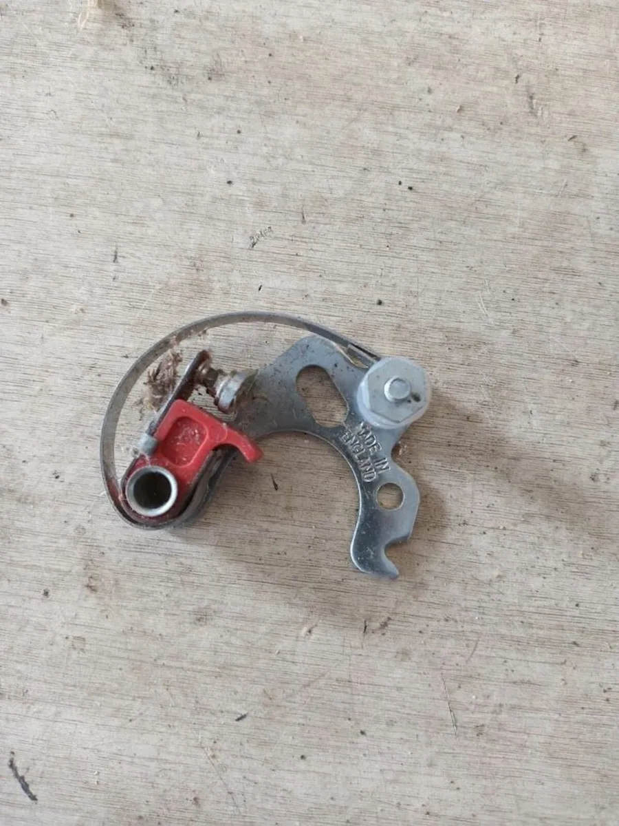 Contact breaker points