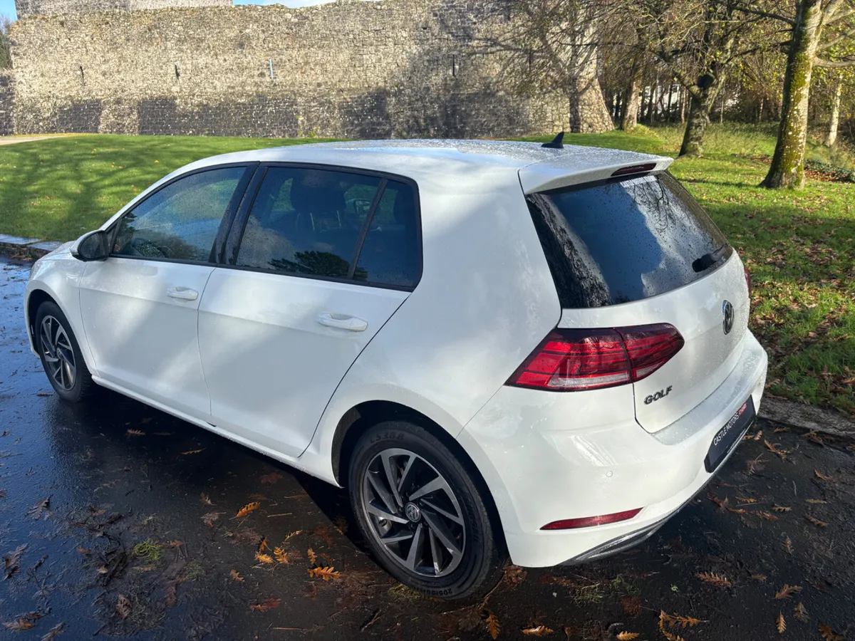 Volkswagen Golf 2019 Comfortline with good spec - Image 2