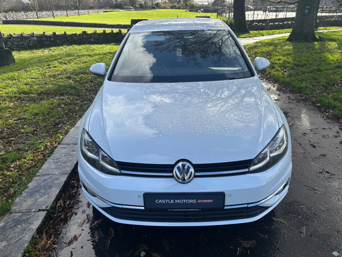 Volkswagen Golf 2019 Comfortline with good spec - Image 4