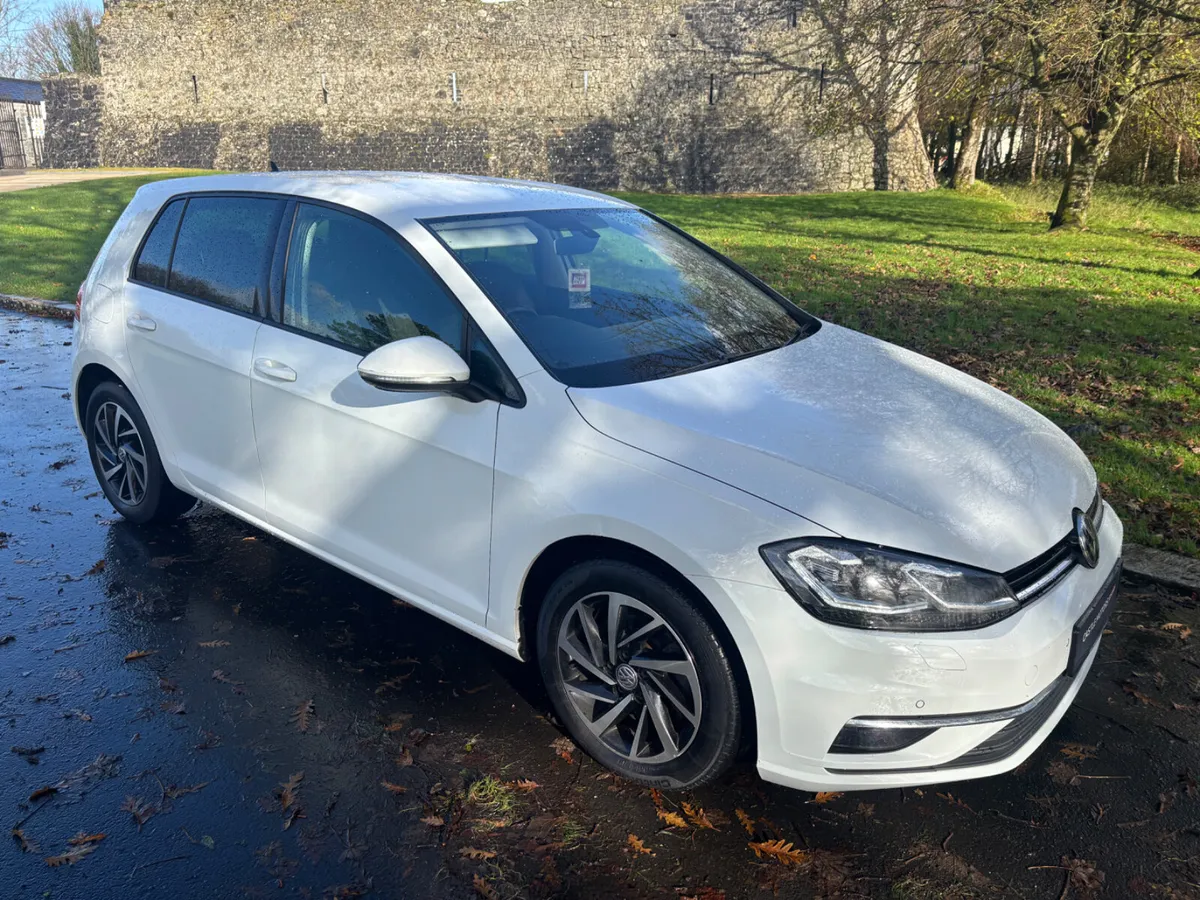 Volkswagen Golf 2019 Comfortline with good spec - Image 1