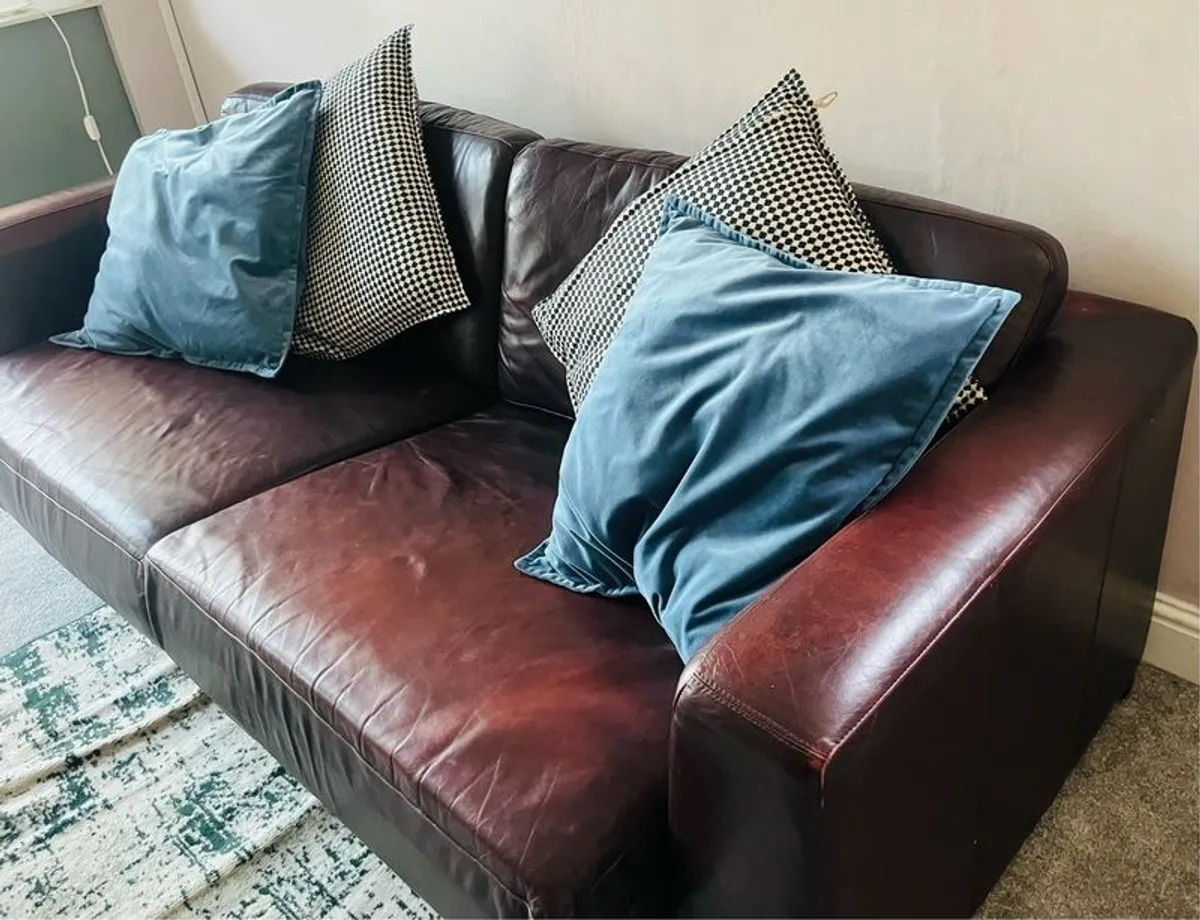 Real leather 3 seater couch - Image 1