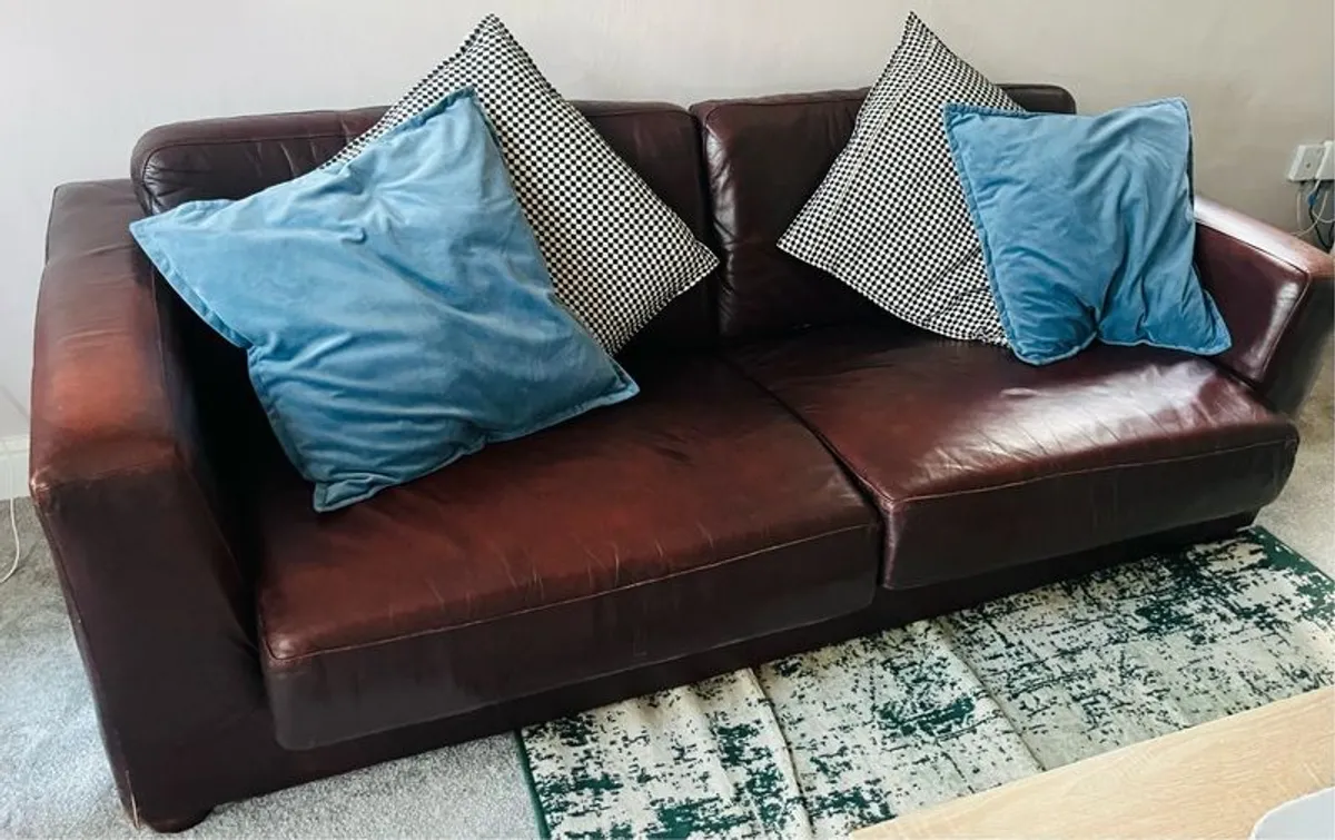 Real leather 3 seater couch - Image 3