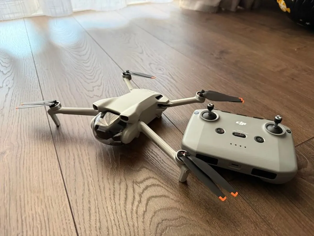 DJI Mini 3 Mint Condition 2 Batteries, Carry Case - Image 2