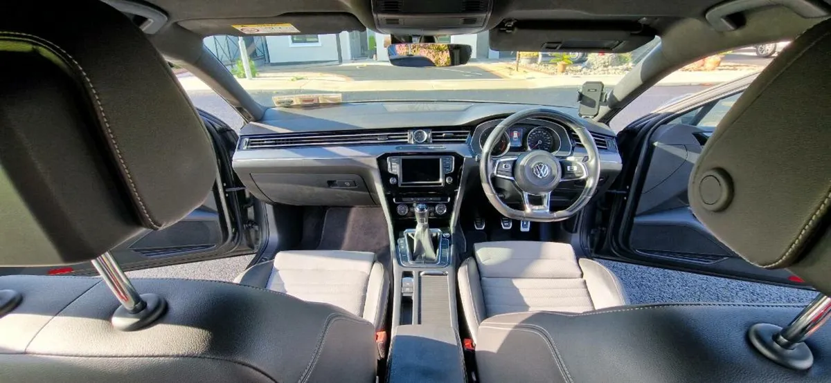 VW Passat R-line Estate 2016 - Image 4