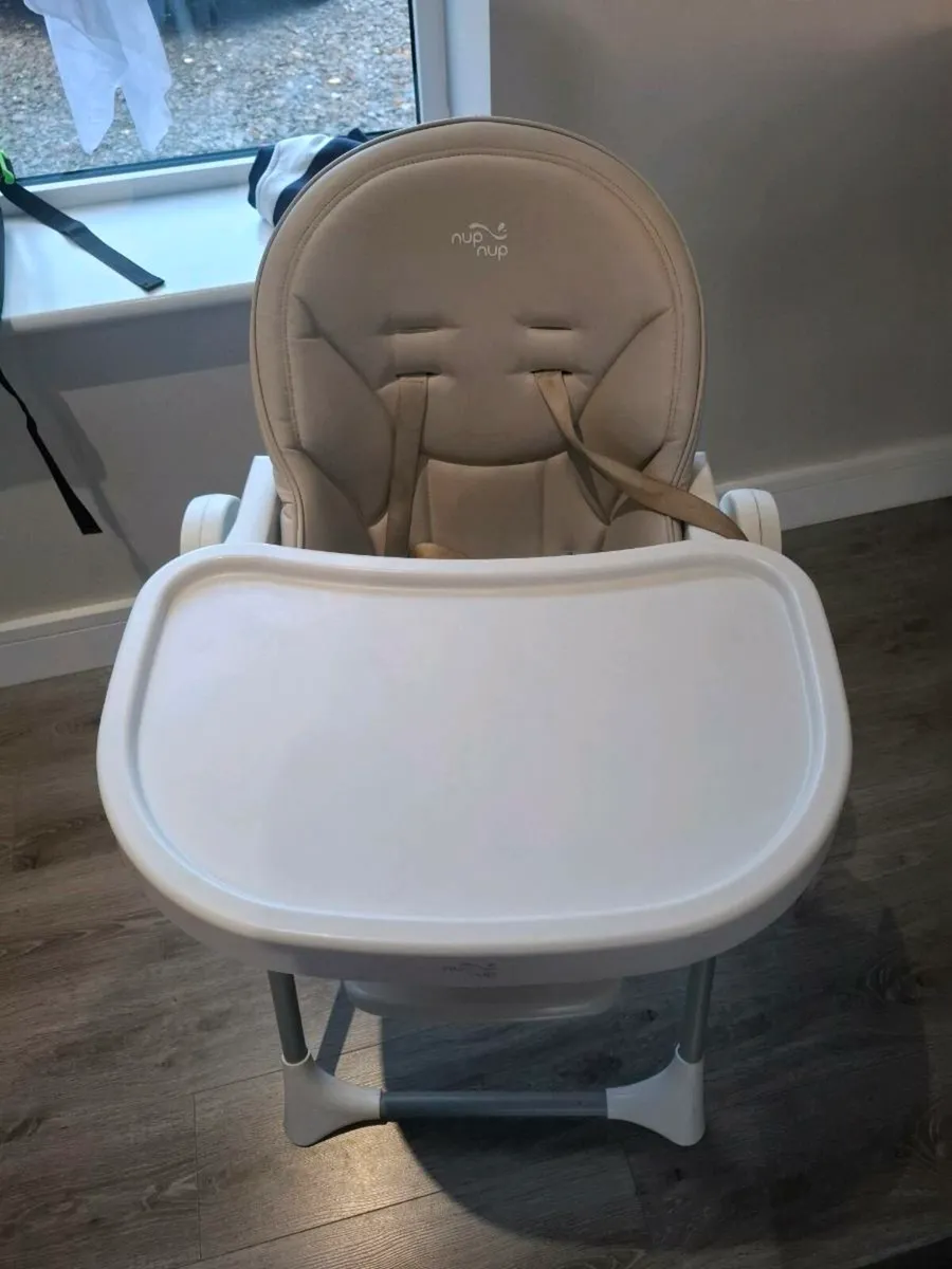 Baby high chair - Image 1