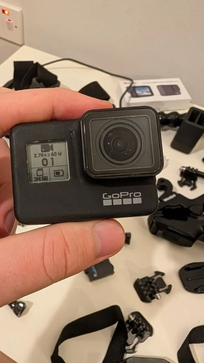 Gopro Hero 7 Black + accessories - Image 2