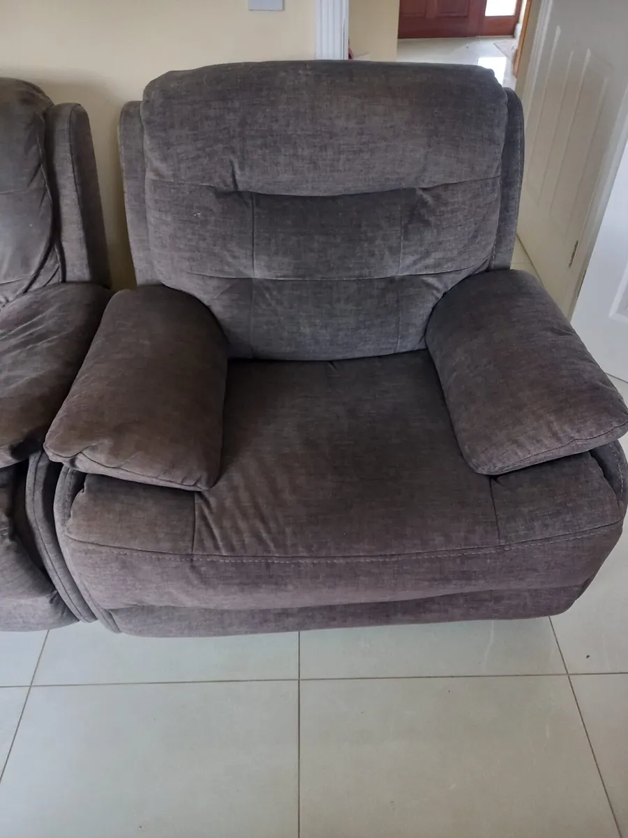 2 Recliners - Image 2