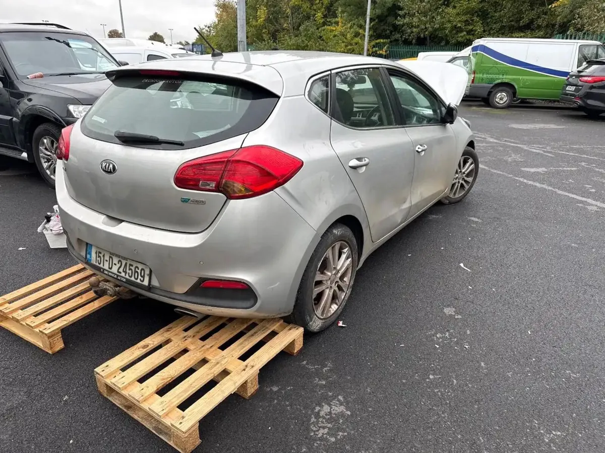 Kia  pro creed 2015 - Image 3