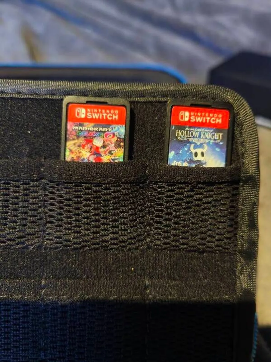 Nintendo Switch OLED 64GB + Mario Kart 8 Deluxe - Image 2